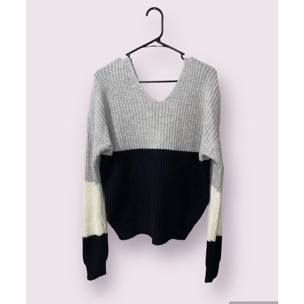 No Boundaries Women's Twist Back Sweater Size M Gray Black Cream Color Block